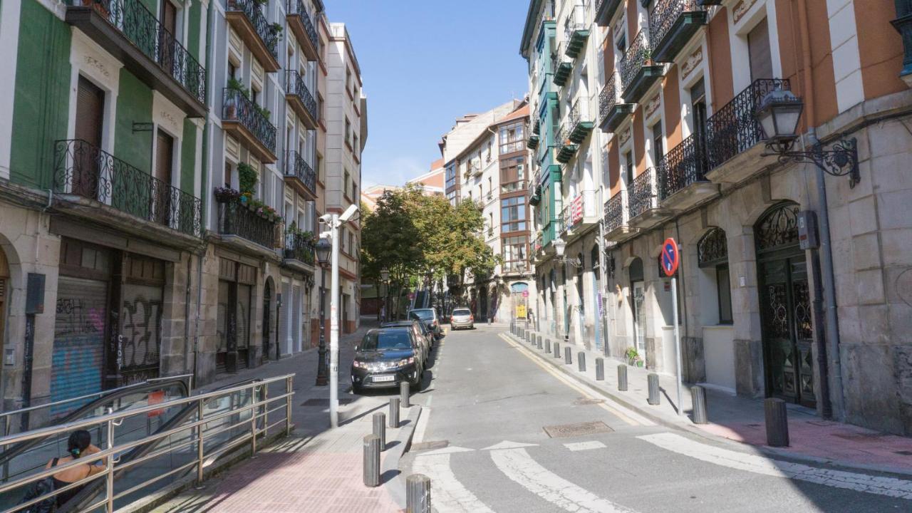 Bonito y espacioso piso en Bilbao. Centro Exterior foto
